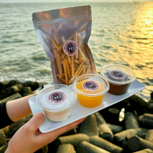 Bánh Que Chấm Sốt