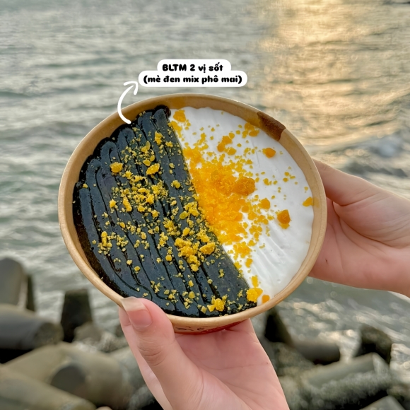 Bông Lan Trứng Muối Mè Đen Phomai